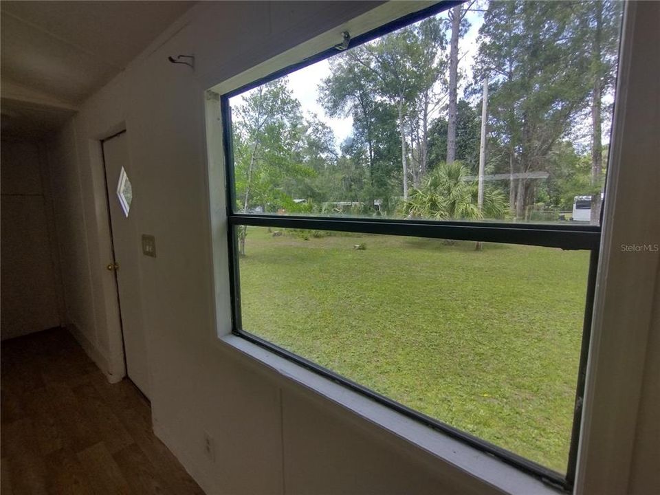 For Sale: $179,000 (2 beds, 2 baths, 868 Square Feet)