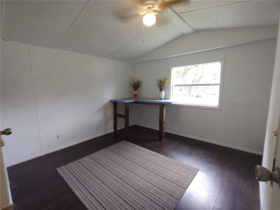 For Sale: $179,000 (2 beds, 2 baths, 868 Square Feet)