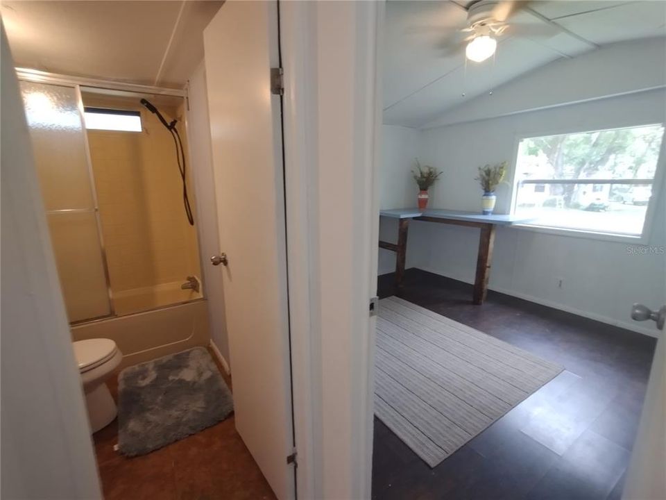 For Sale: $179,000 (2 beds, 2 baths, 868 Square Feet)