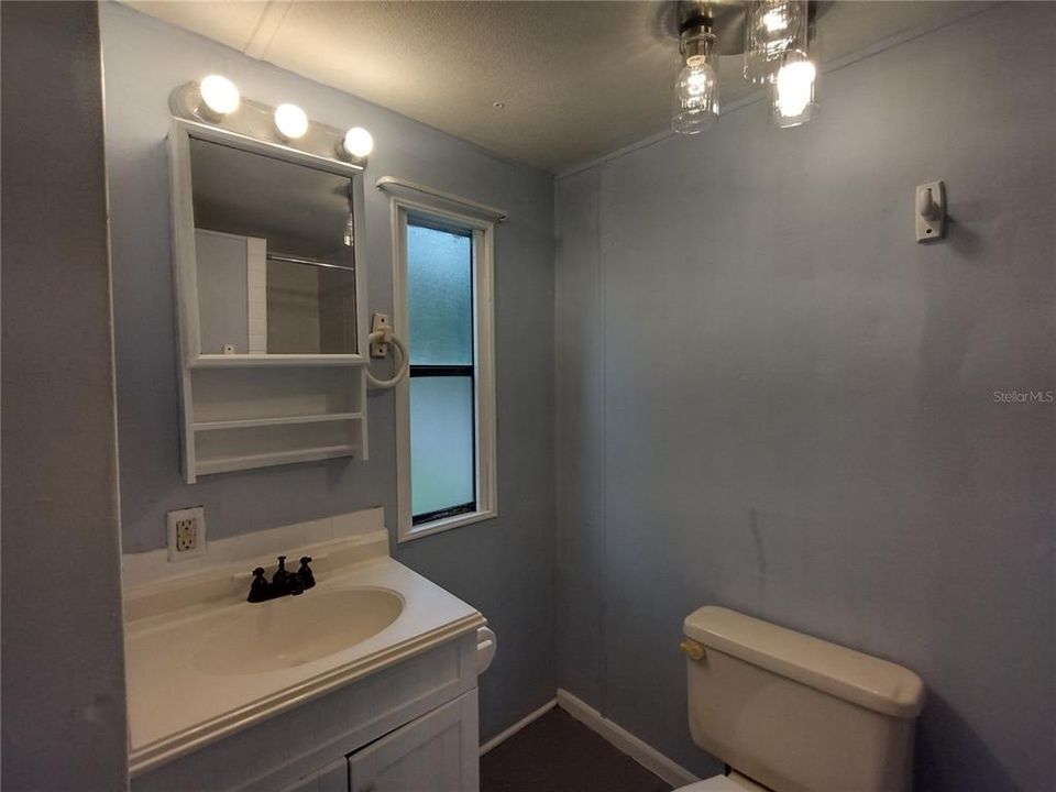 For Sale: $179,000 (2 beds, 2 baths, 868 Square Feet)