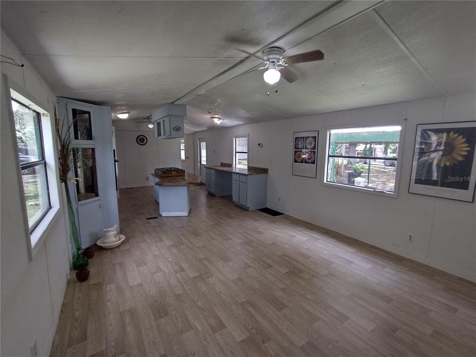 For Sale: $179,000 (2 beds, 2 baths, 868 Square Feet)