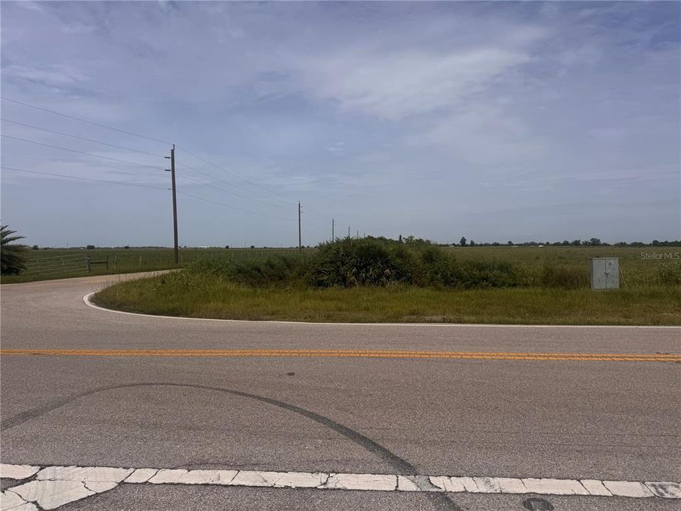 En Venta: $899,000 (48.85 acres)