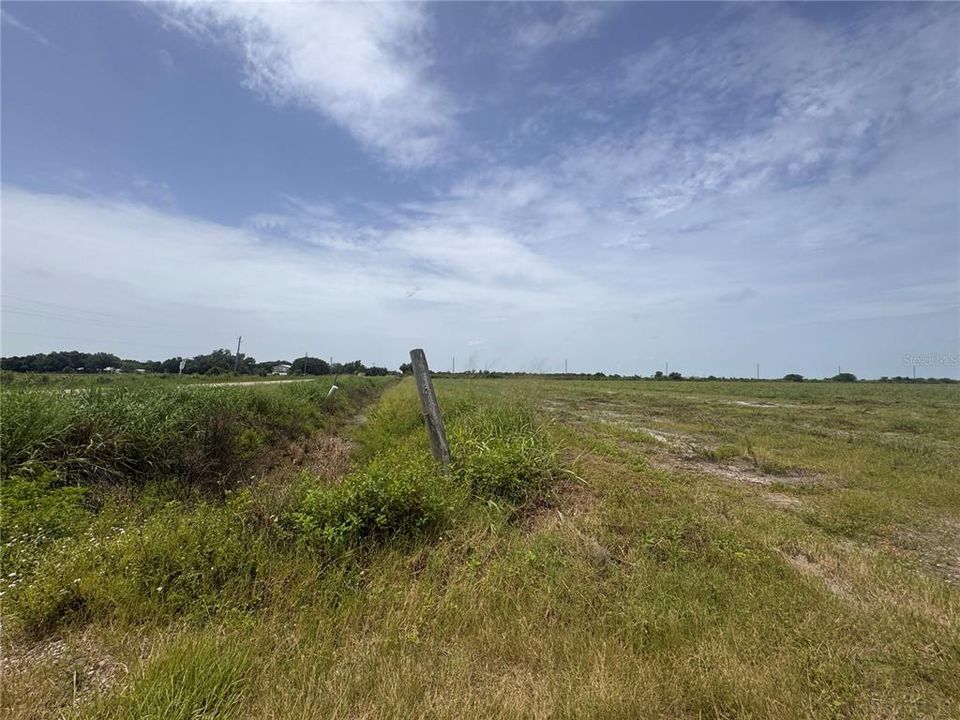 En Venta: $899,000 (48.85 acres)