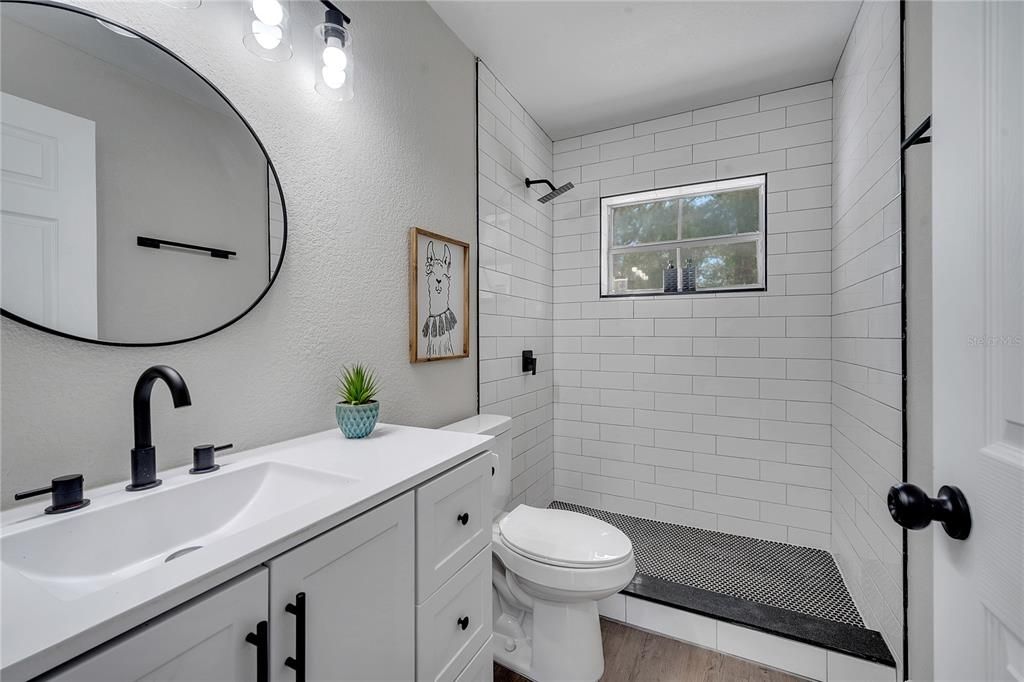 合同活跃: $239,000 (3 贝兹, 1 浴室, 1104 平方英尺)