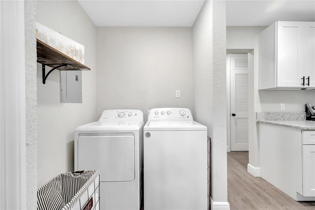 合同活跃: $239,000 (3 贝兹, 1 浴室, 1104 平方英尺)