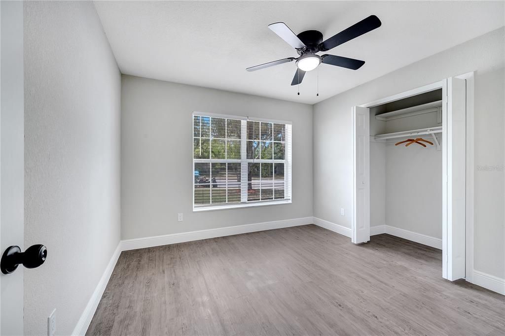 合同活跃: $239,000 (3 贝兹, 1 浴室, 1104 平方英尺)