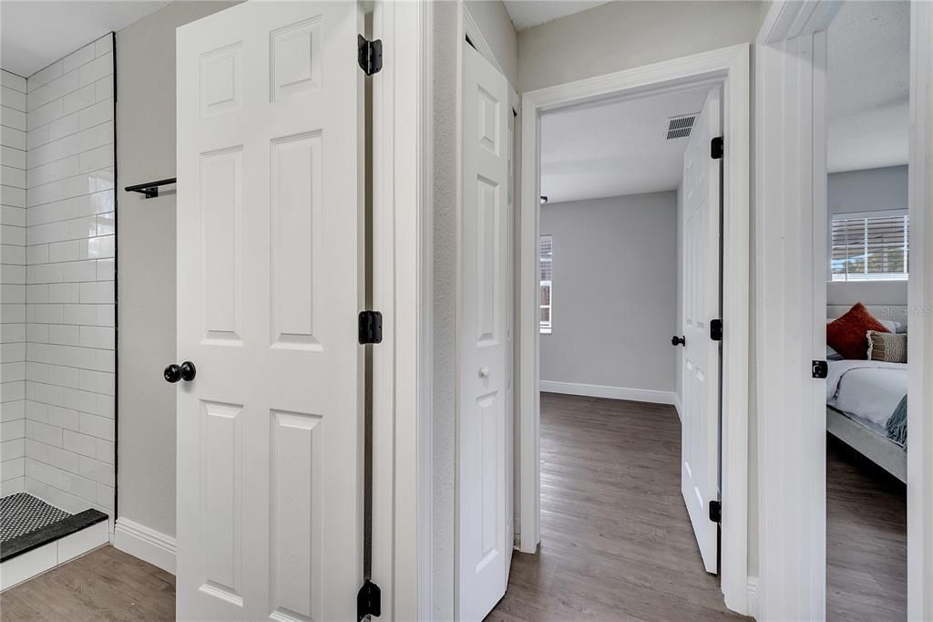 合同活跃: $239,000 (3 贝兹, 1 浴室, 1104 平方英尺)