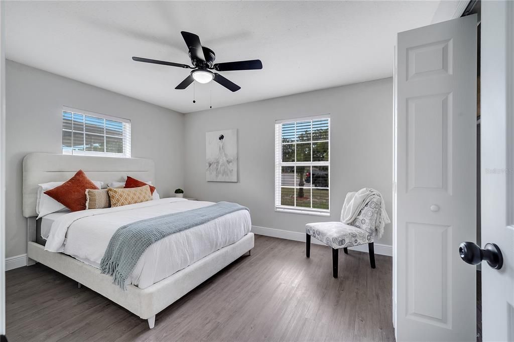 合同活跃: $239,000 (3 贝兹, 1 浴室, 1104 平方英尺)