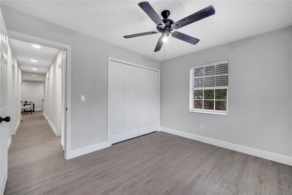 合同活跃: $239,000 (3 贝兹, 1 浴室, 1104 平方英尺)