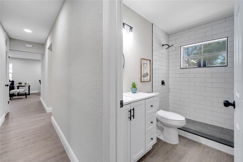 合同活跃: $239,000 (3 贝兹, 1 浴室, 1104 平方英尺)