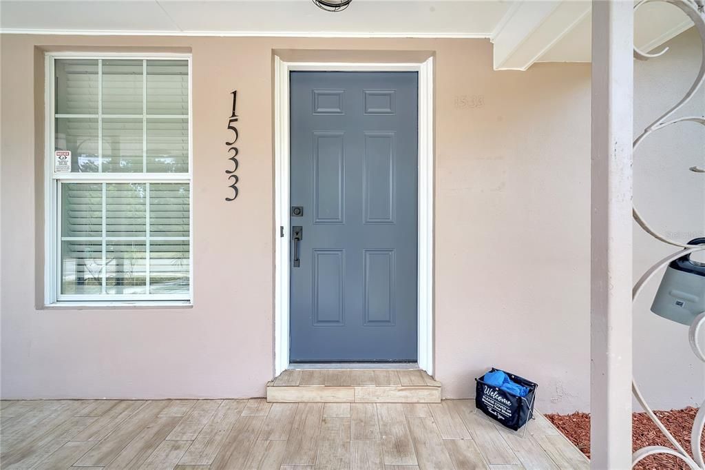 合同活跃: $239,000 (3 贝兹, 1 浴室, 1104 平方英尺)