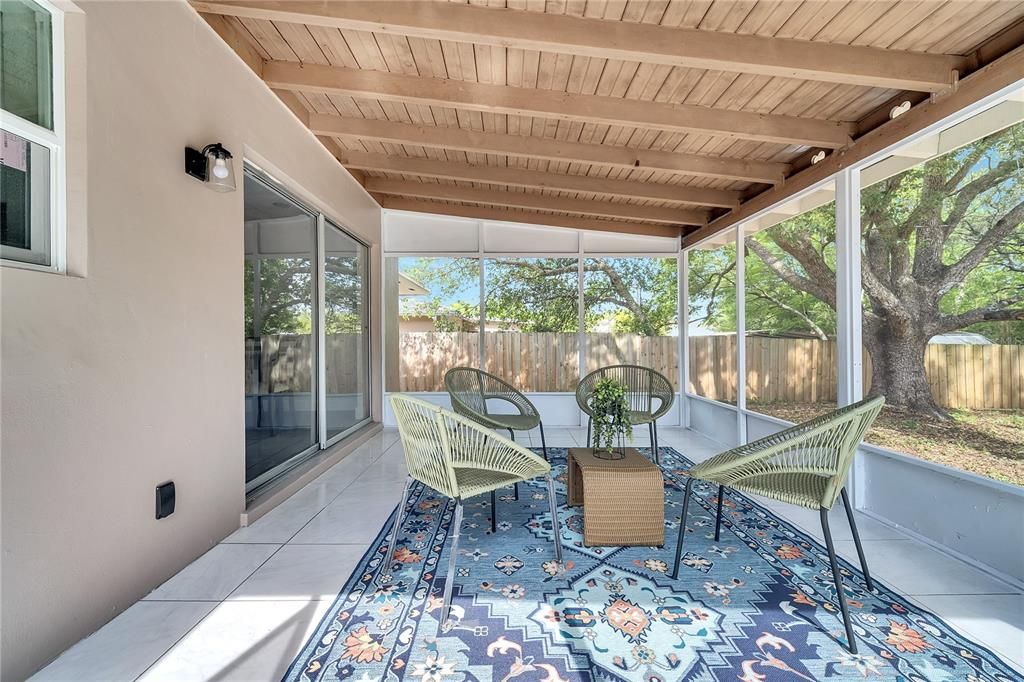 合同活跃: $239,000 (3 贝兹, 1 浴室, 1104 平方英尺)