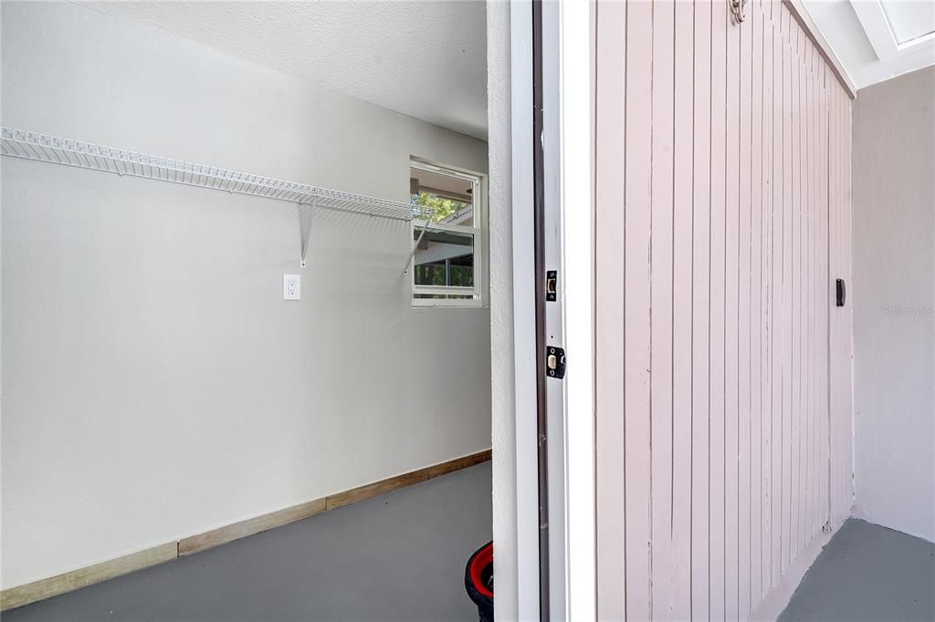 合同活跃: $239,000 (3 贝兹, 1 浴室, 1104 平方英尺)