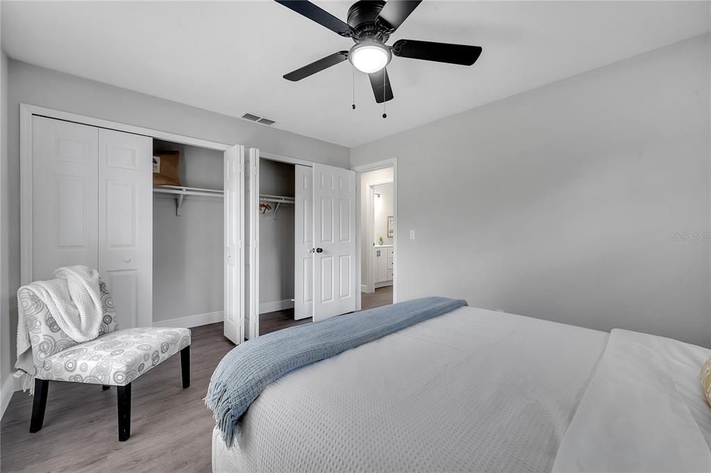 合同活跃: $239,000 (3 贝兹, 1 浴室, 1104 平方英尺)