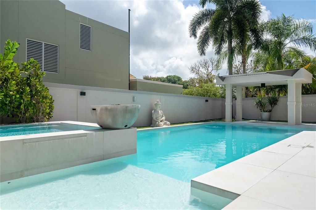 En Venta: $1,850,000 (4 camas, 3 baños, 3462 Pies cuadrados)