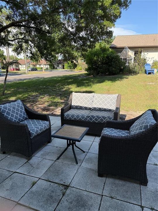 合同活跃: $235,000 (2 贝兹, 2 浴室, 1030 平方英尺)