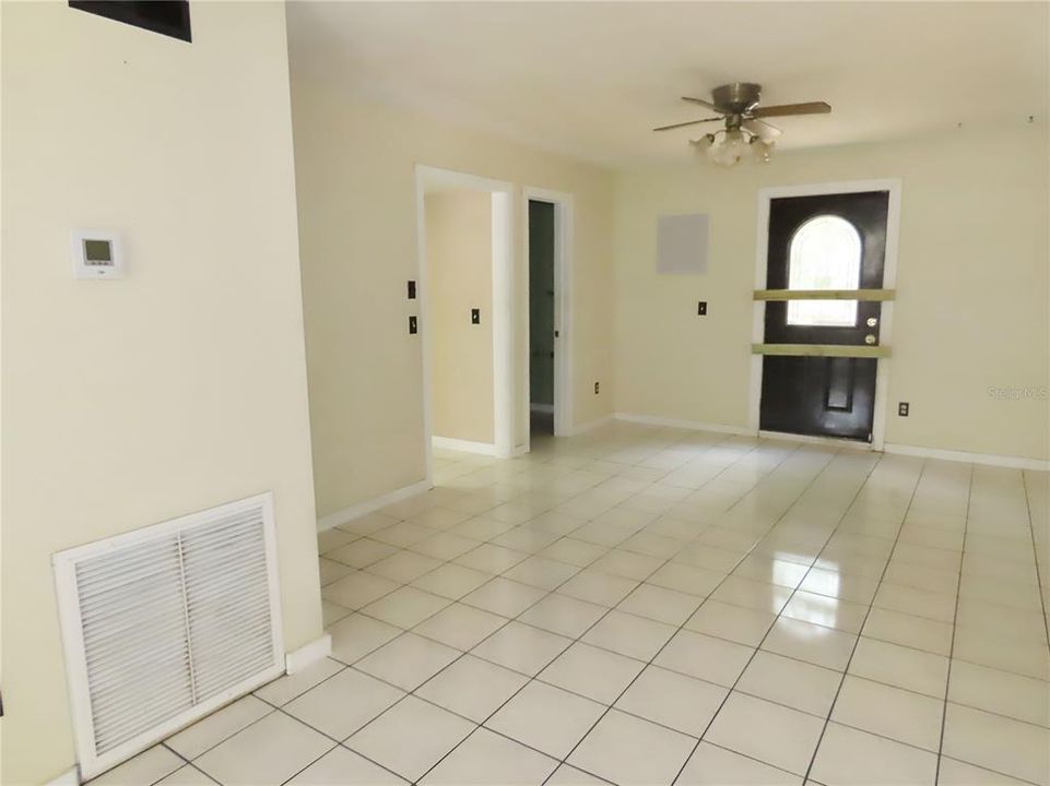 Под контрактом: $284,900 (3 спален, 2 ванн, 1848 Квадратных фут)