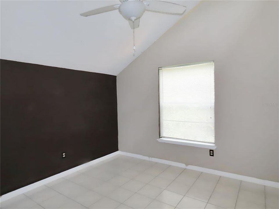 Под контрактом: $284,900 (3 спален, 2 ванн, 1848 Квадратных фут)