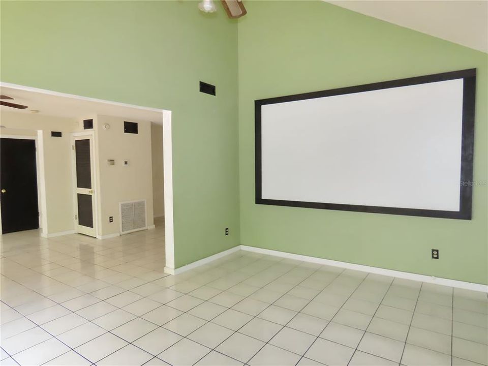 Под контрактом: $284,900 (3 спален, 2 ванн, 1848 Квадратных фут)