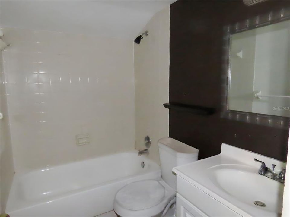 Под контрактом: $284,900 (3 спален, 2 ванн, 1848 Квадратных фут)