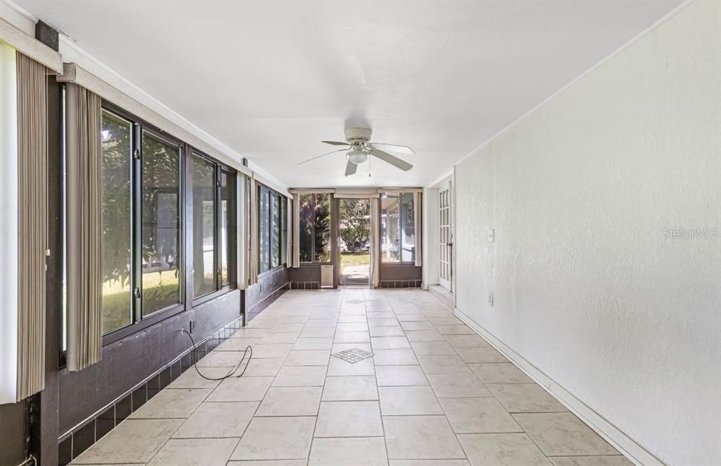 合同活跃: $398,400 (2 贝兹, 2 浴室, 2317 平方英尺)