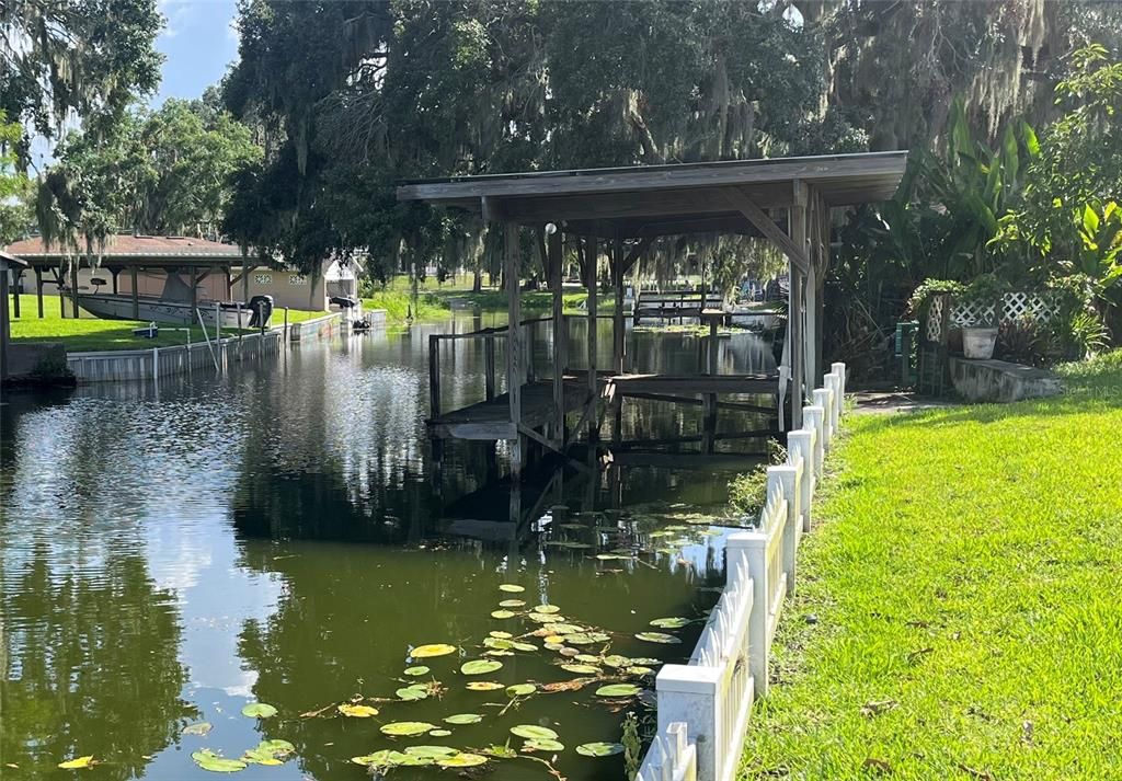 合同活跃: $398,400 (2 贝兹, 2 浴室, 2317 平方英尺)