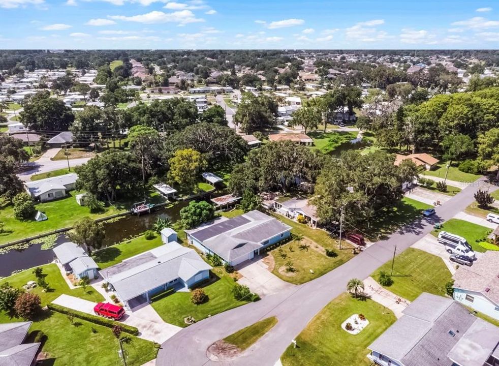 合同活跃: $398,400 (2 贝兹, 2 浴室, 2317 平方英尺)