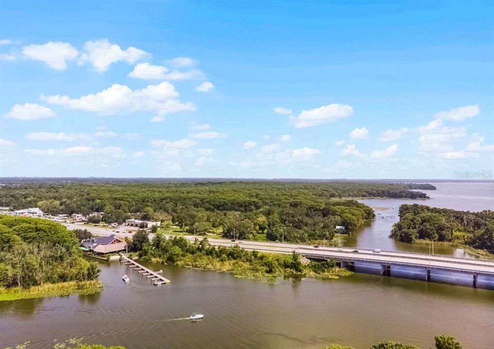 合同活跃: $398,400 (2 贝兹, 2 浴室, 2317 平方英尺)