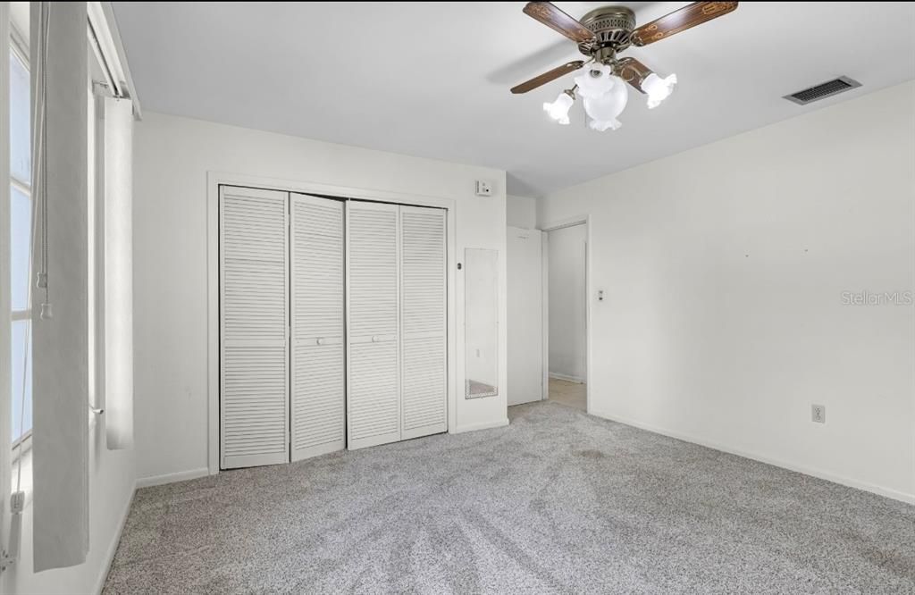 合同活跃: $398,400 (2 贝兹, 2 浴室, 2317 平方英尺)