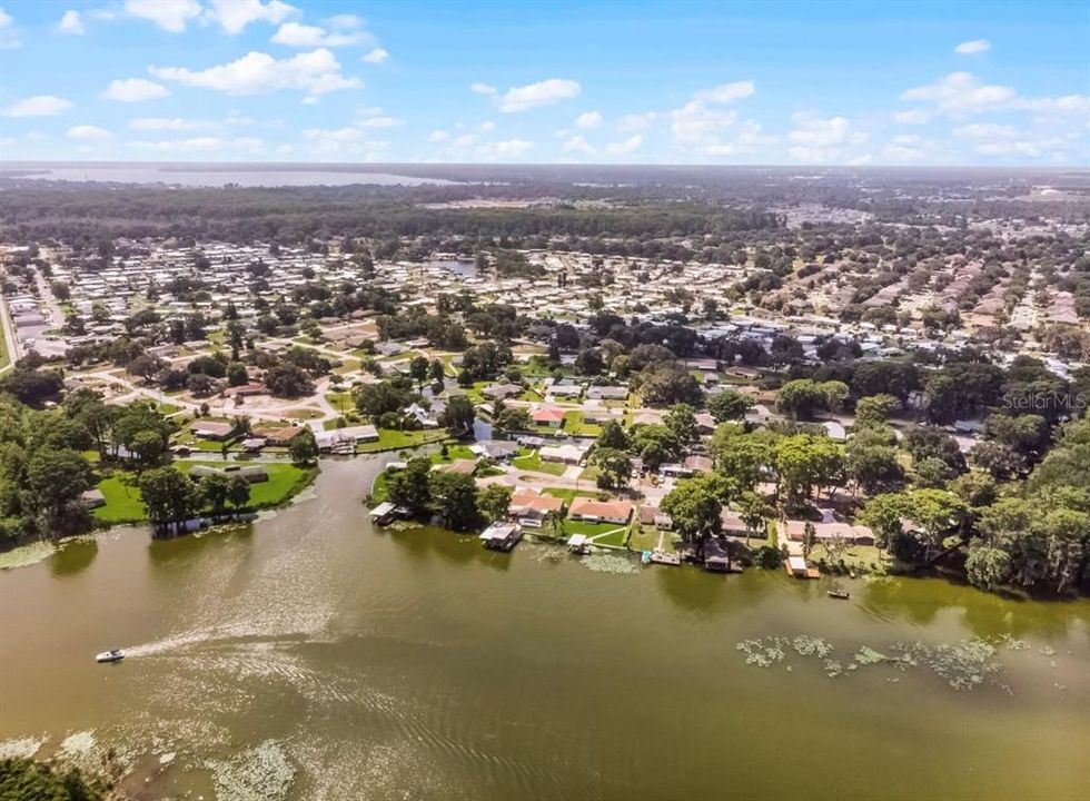 合同活跃: $398,400 (2 贝兹, 2 浴室, 2317 平方英尺)