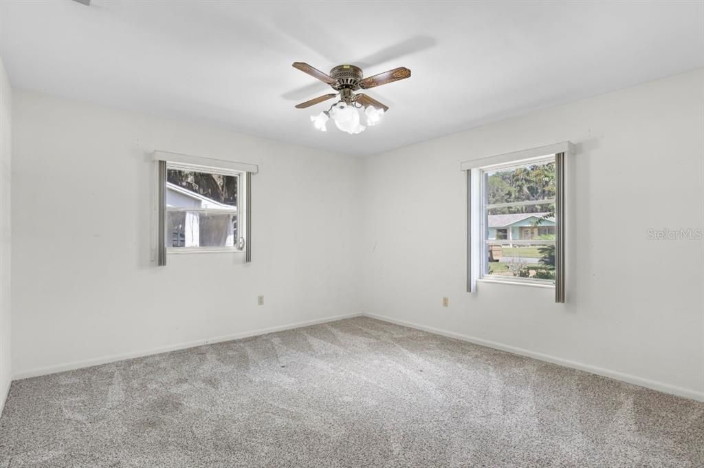 合同活跃: $398,400 (2 贝兹, 2 浴室, 2317 平方英尺)