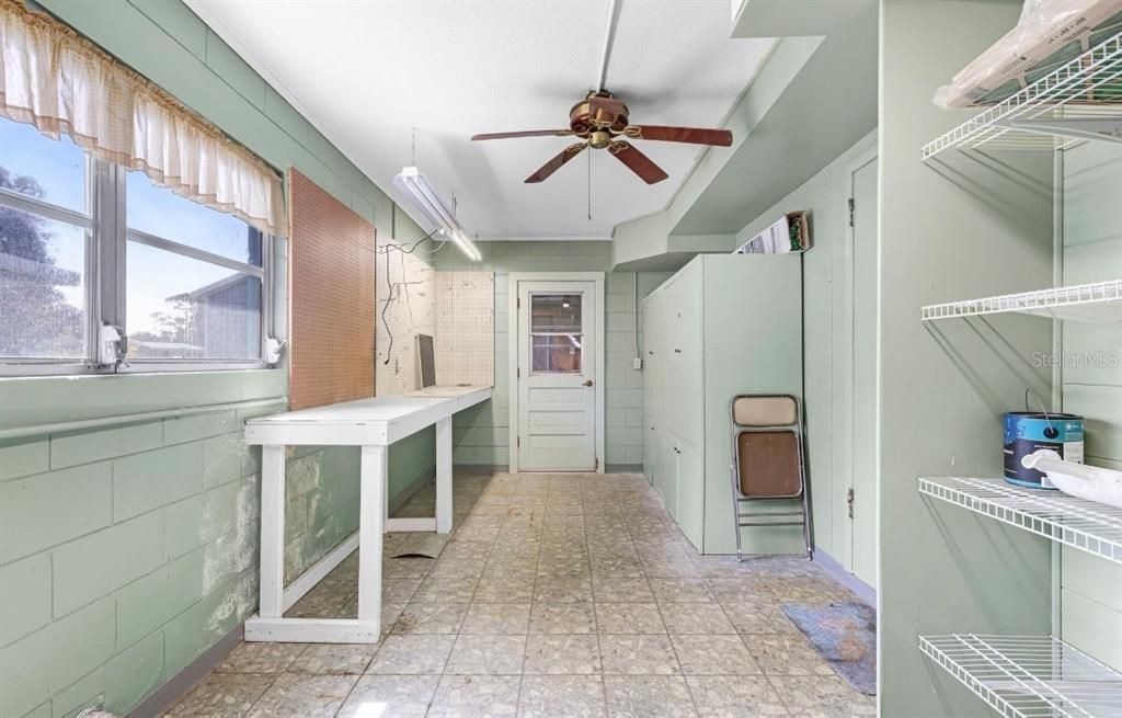 合同活跃: $398,400 (2 贝兹, 2 浴室, 2317 平方英尺)