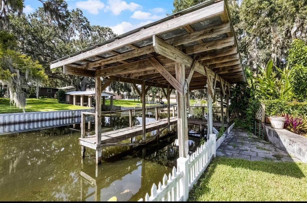 合同活跃: $398,400 (2 贝兹, 2 浴室, 2317 平方英尺)