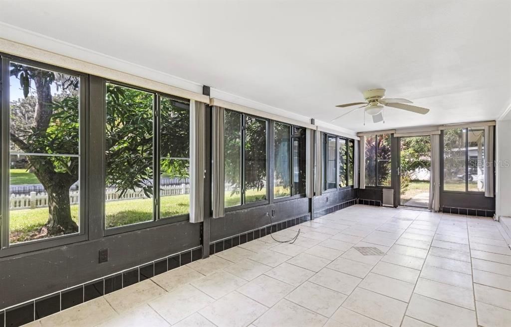 合同活跃: $398,400 (2 贝兹, 2 浴室, 2317 平方英尺)