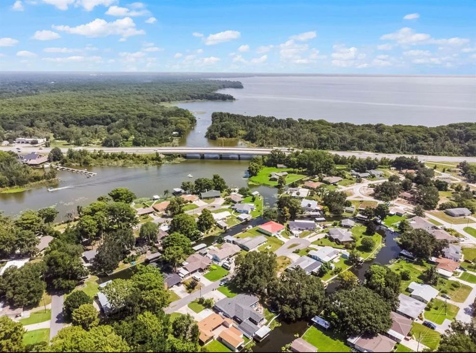 合同活跃: $398,400 (2 贝兹, 2 浴室, 2317 平方英尺)