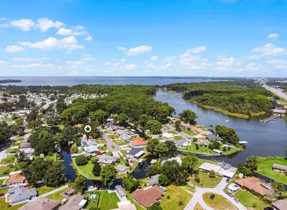 合同活跃: $398,400 (2 贝兹, 2 浴室, 2317 平方英尺)