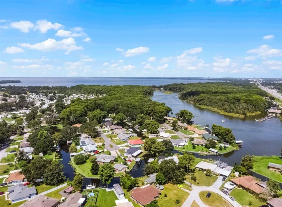 合同活跃: $398,400 (2 贝兹, 2 浴室, 2317 平方英尺)