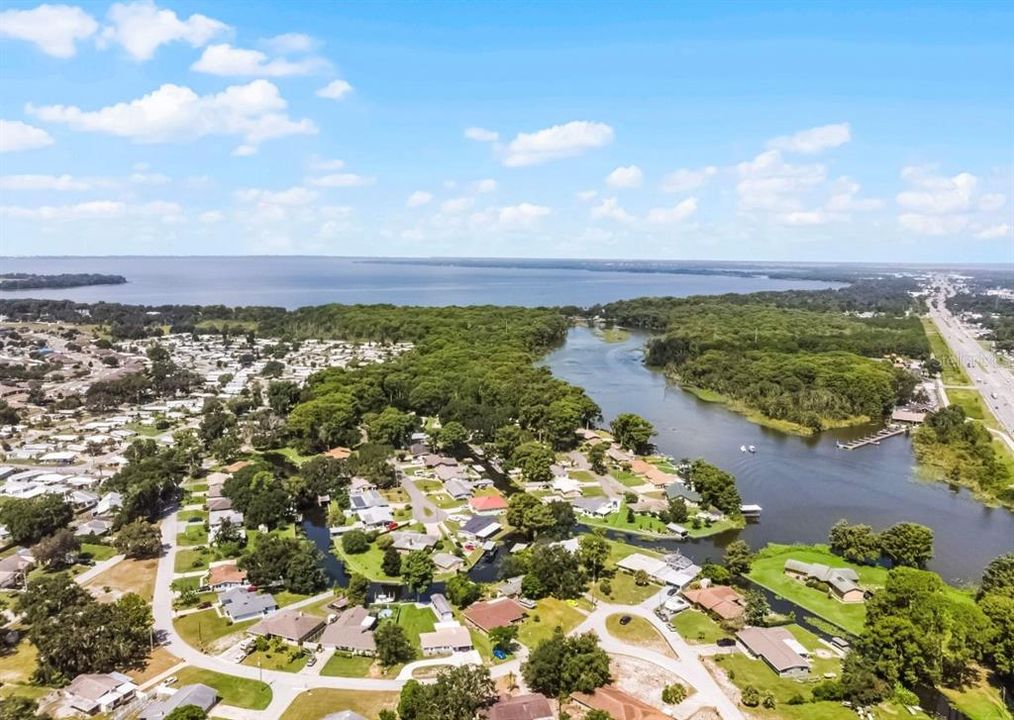 合同活跃: $398,400 (2 贝兹, 2 浴室, 2317 平方英尺)