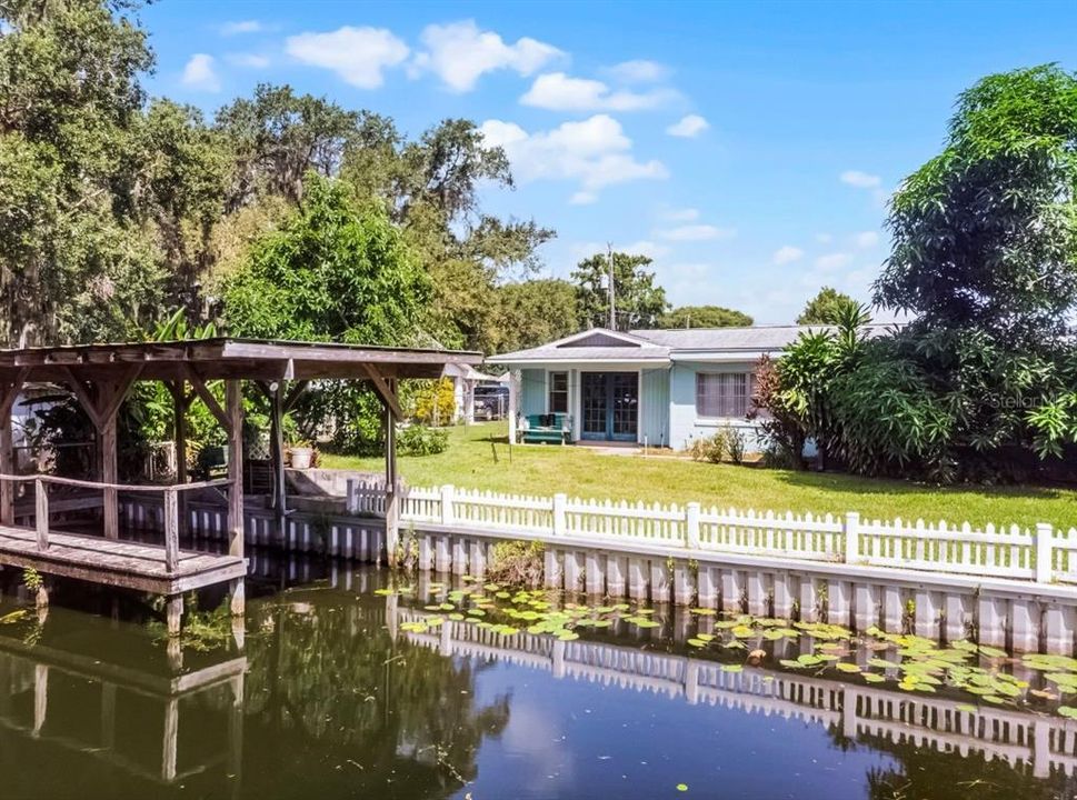 合同活跃: $398,400 (2 贝兹, 2 浴室, 2317 平方英尺)