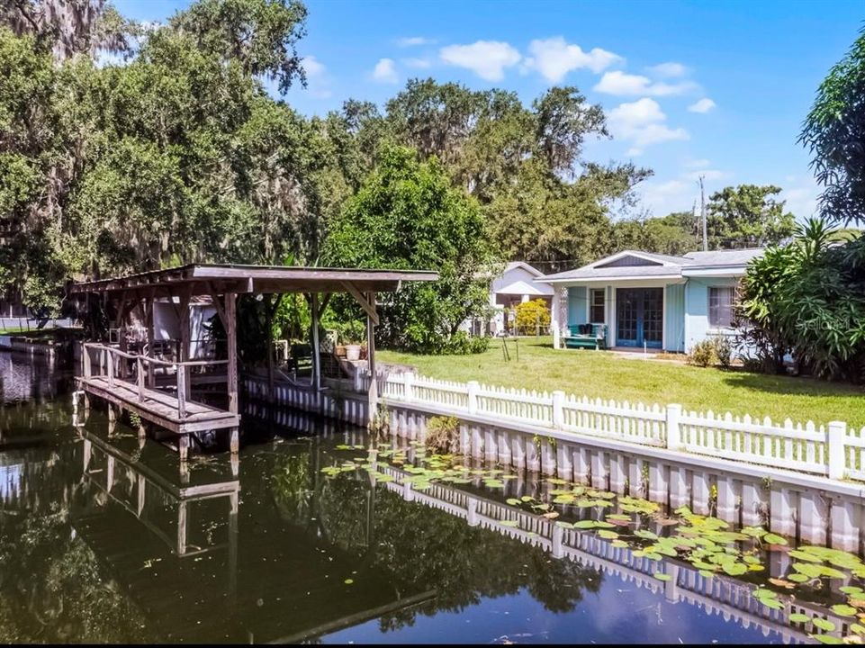 合同活跃: $398,400 (2 贝兹, 2 浴室, 2317 平方英尺)