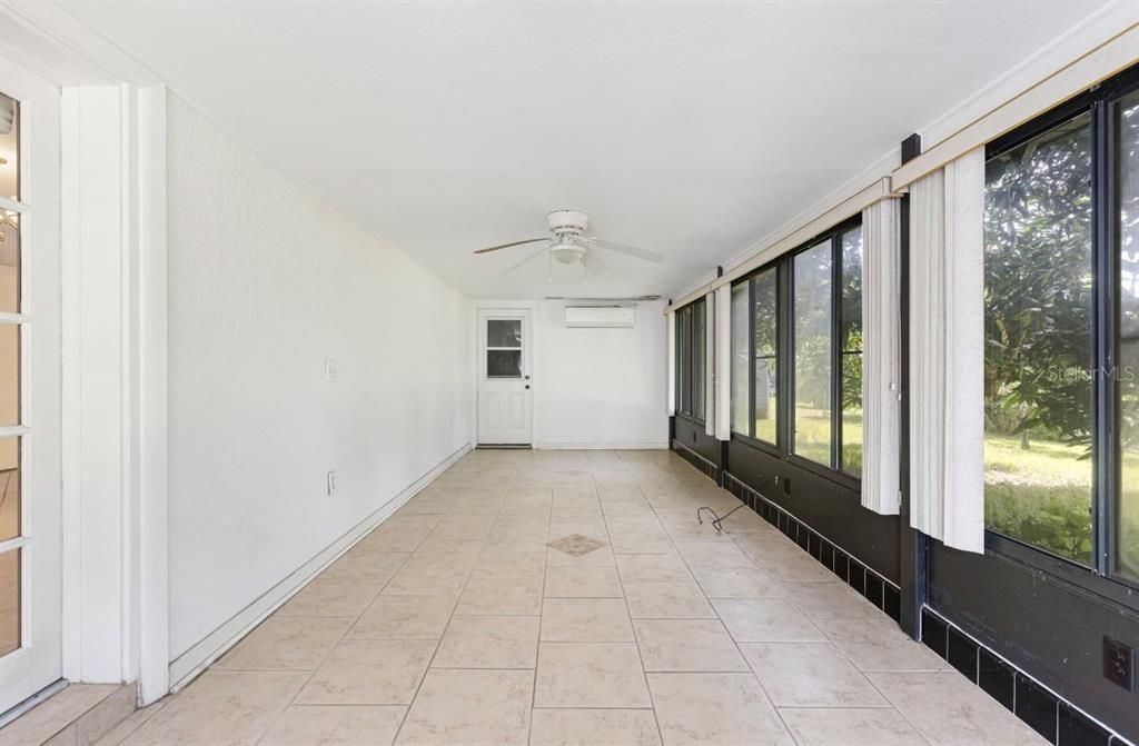 合同活跃: $398,400 (2 贝兹, 2 浴室, 2317 平方英尺)