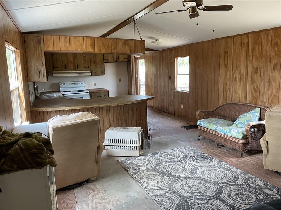 For Sale: $250,000 (3 beds, 2 baths, 924 Square Feet)