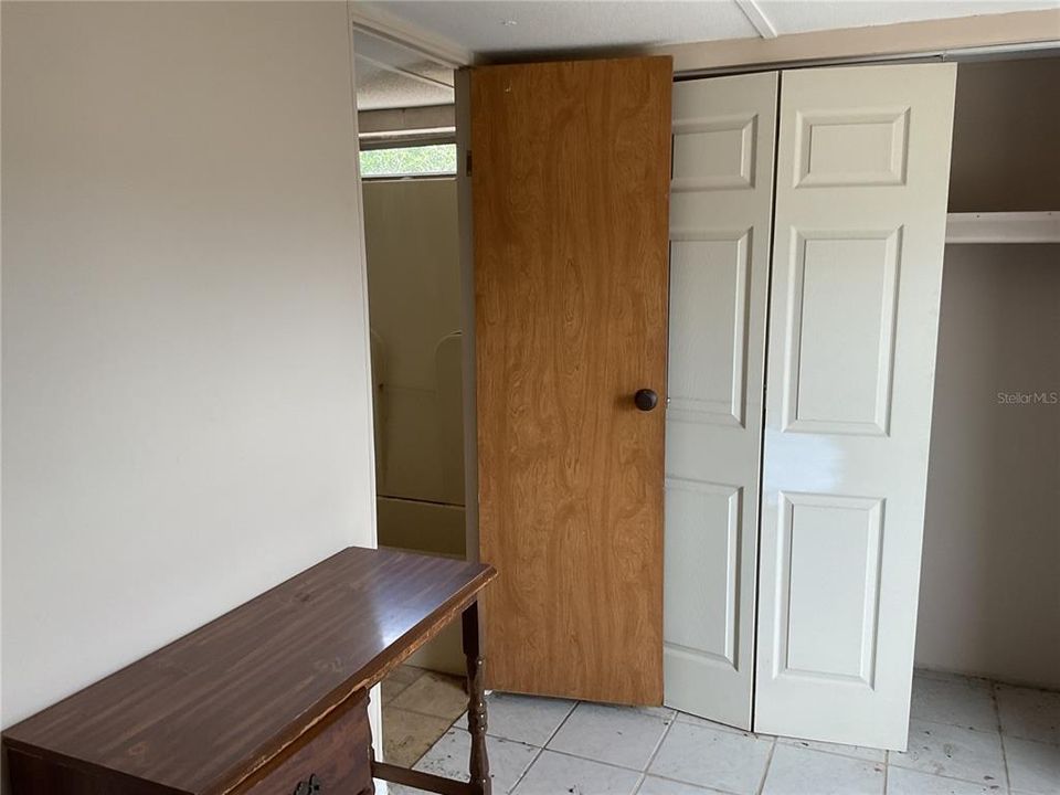 For Sale: $250,000 (3 beds, 2 baths, 924 Square Feet)