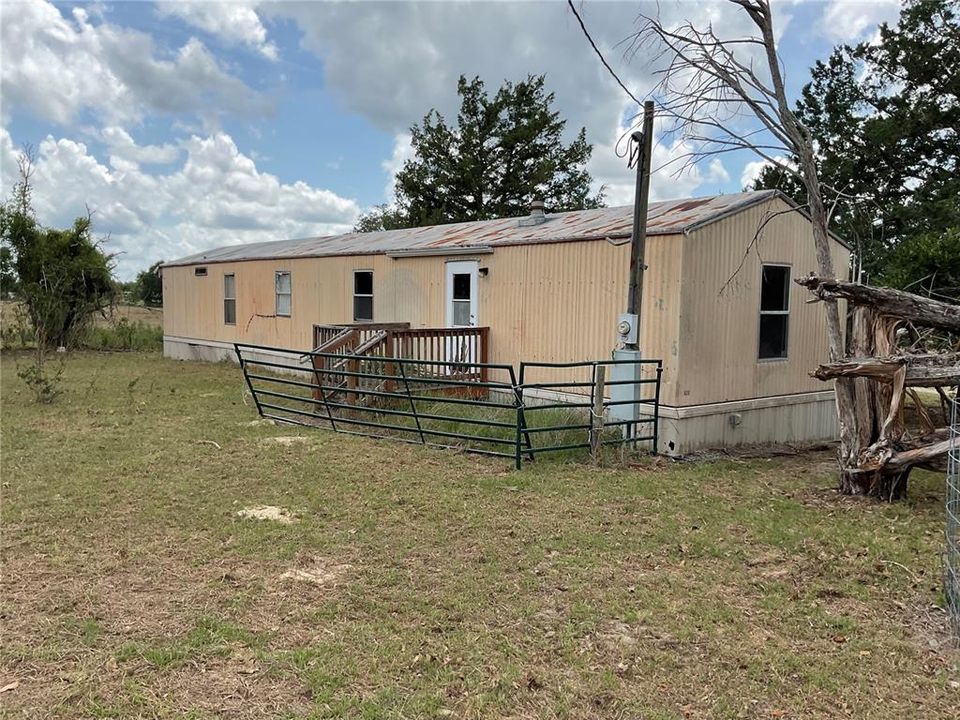 For Sale: $250,000 (3 beds, 2 baths, 924 Square Feet)