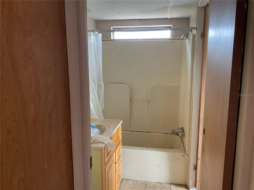 For Sale: $250,000 (3 beds, 2 baths, 924 Square Feet)