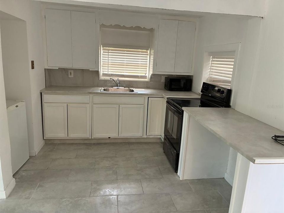 For Sale: $118,000 (2 beds, 1 baths, 850 Square Feet)