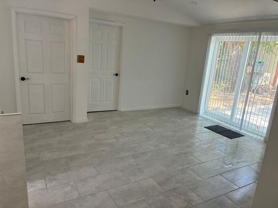 For Sale: $118,000 (2 beds, 1 baths, 850 Square Feet)