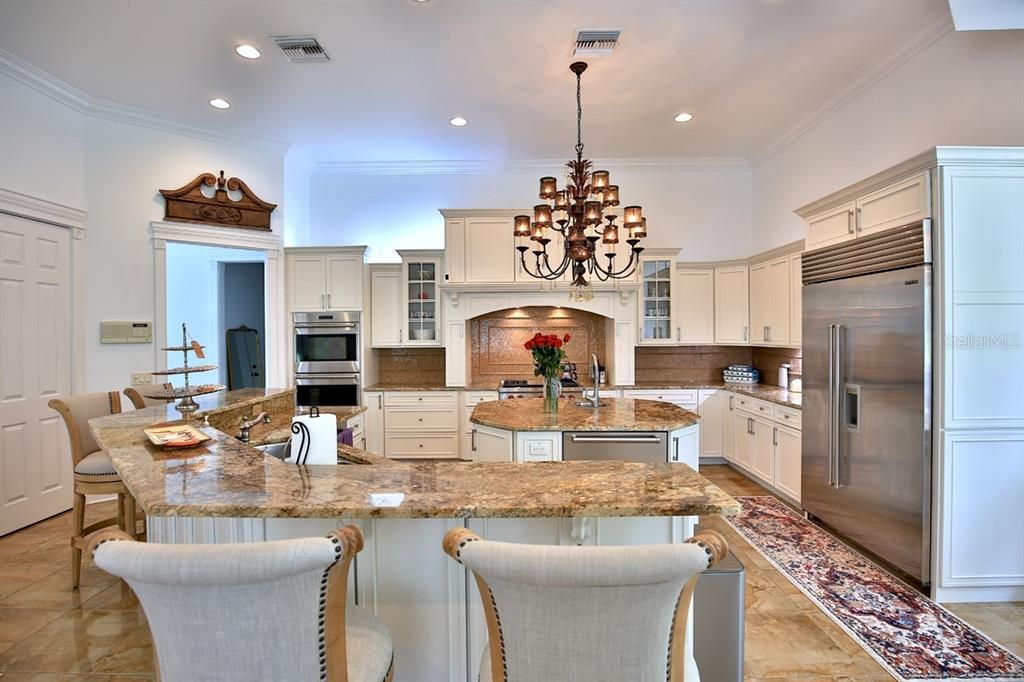 For Sale: $3,875,000 (5 beds, 5 baths, 5912 Square Feet)