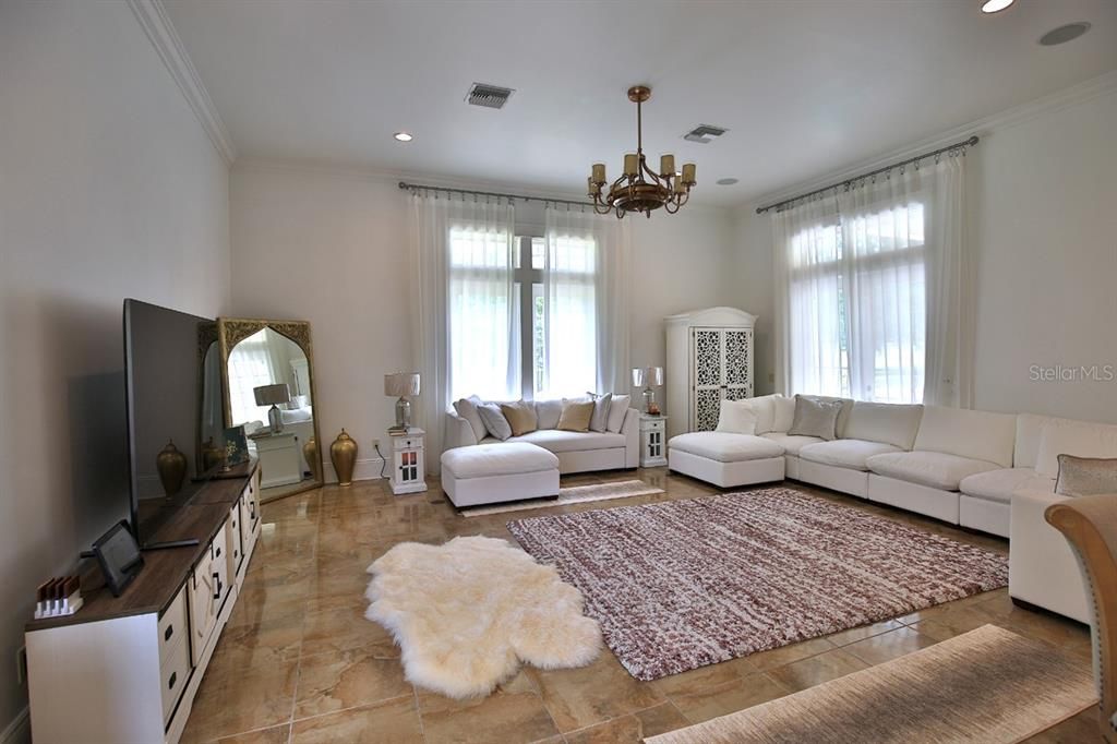 For Sale: $3,875,000 (5 beds, 5 baths, 5912 Square Feet)