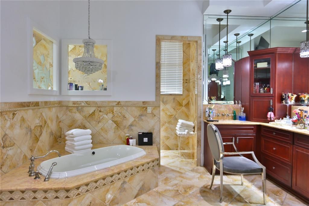 For Sale: $3,875,000 (5 beds, 5 baths, 5912 Square Feet)